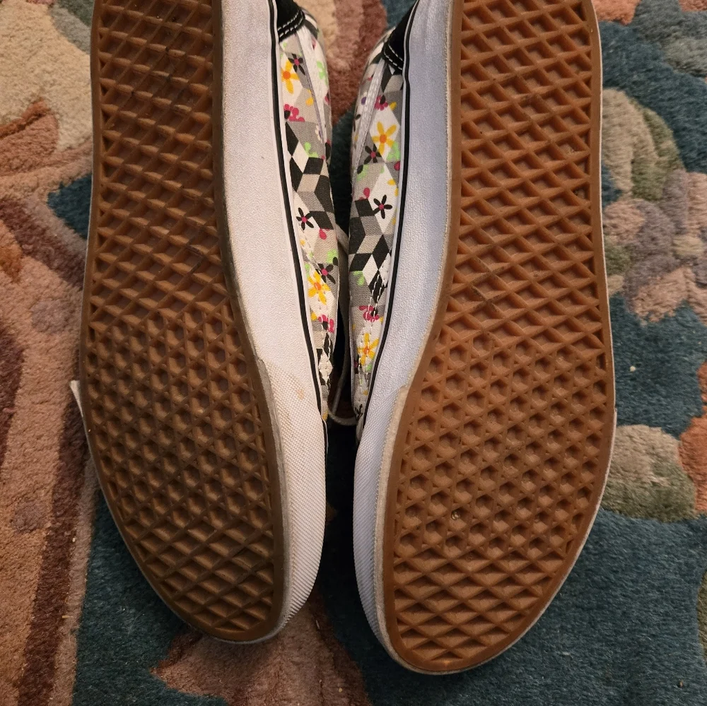 Vans Black and White Floral Sneakers - Picture 5 of 6